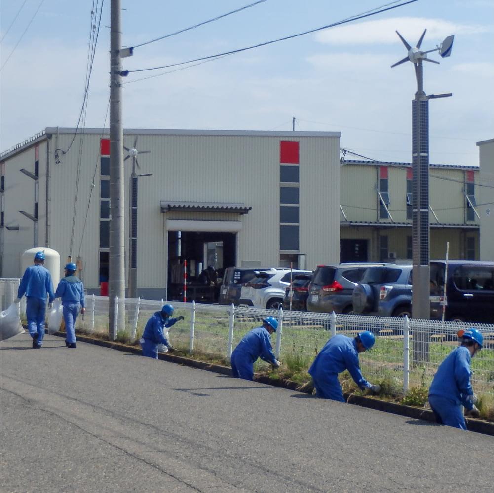 工場周辺の清掃活動